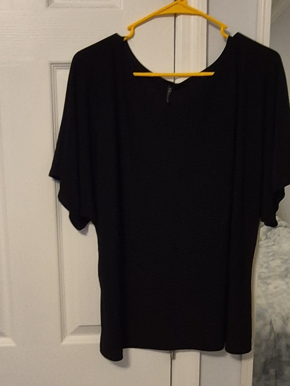 Relaxed Black Short-Sleeve Tunic Top - Easy Everyday Style